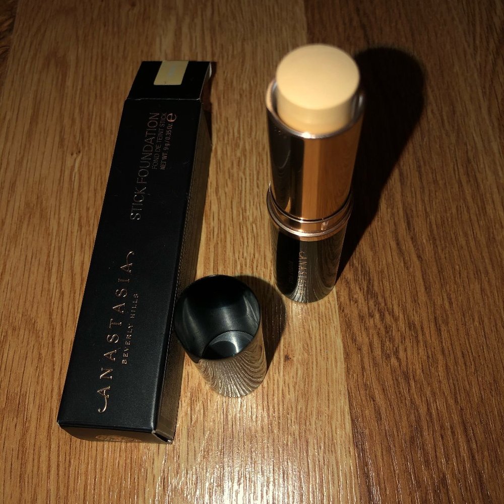 Anastasia Beverly Hills Banana Stick Foundation